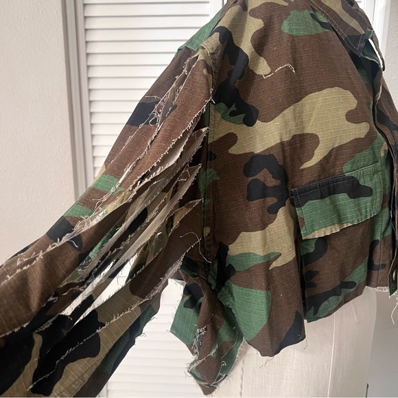 Reworked Vintage Camo Cropped Army Jacket - Picture 12 of 15